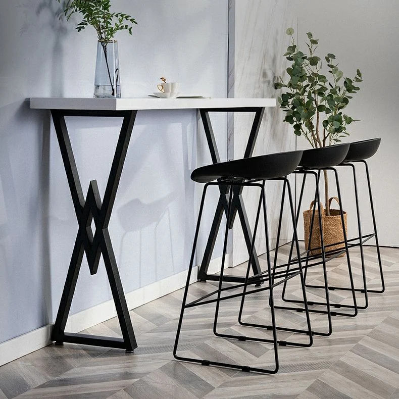 Tavolo da bar industriale con piano legno massello bianco, tavolo da bistrò industriale con struttura metallo nero Clearhalo