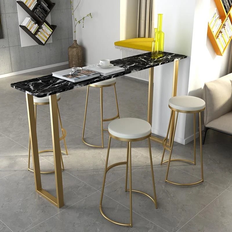 Tavolo da bar rettangolare pietra stile glam Tavolo da bistrot con piedistallo slitta dorato da 42 pollici di altezza Clea...