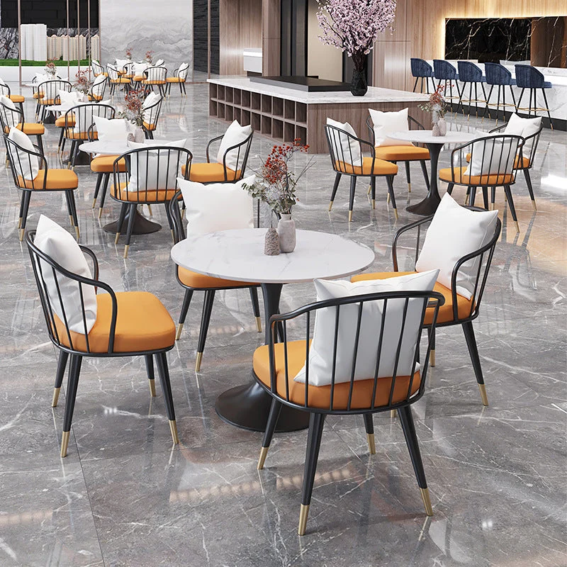 Tavolo con piano pietra sinterizzata bianca con tavolo da pranzo rotondo di lusso tradizionale metallo con base tulipano C...