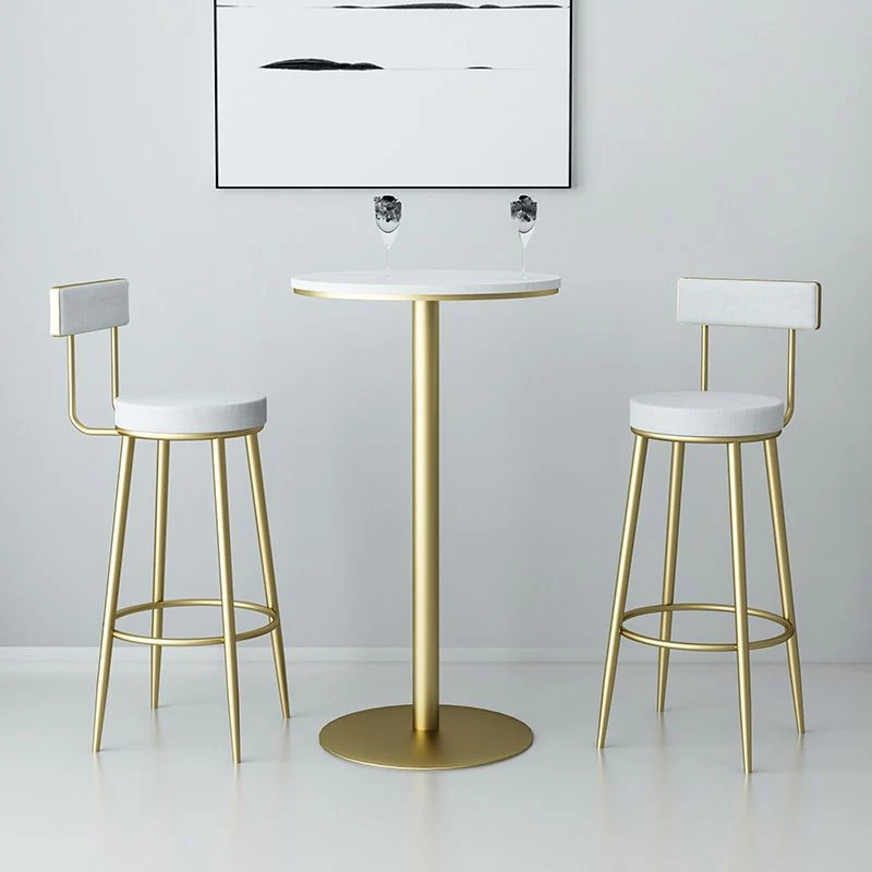 Tavolo Glam marmo bianco con piano rotondo su cavalletto dorato - 42" H Clearhalo