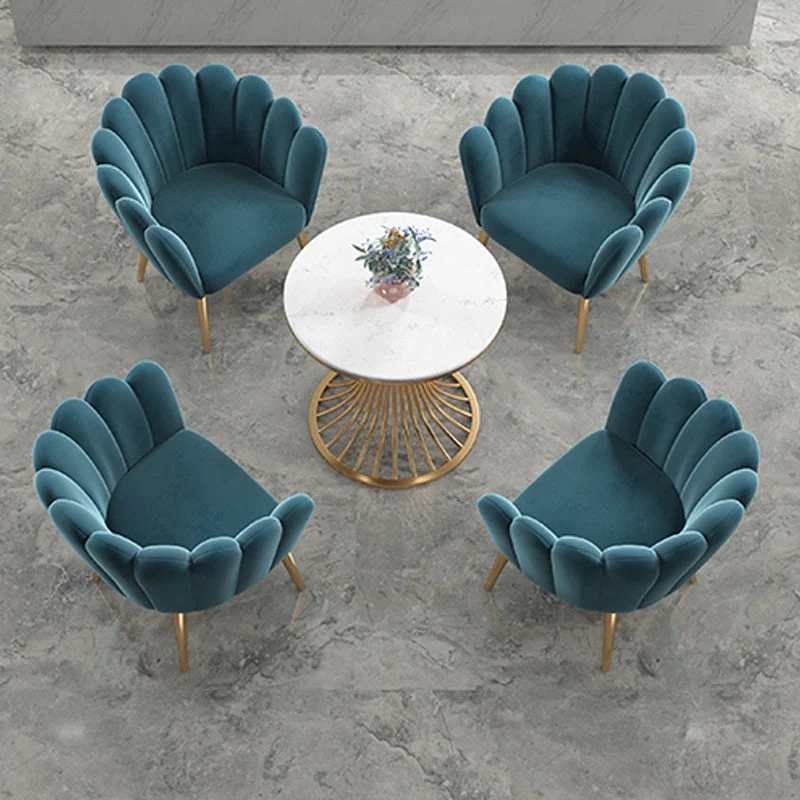 Tavolo da pranzo casual con piedistallo per tavolo da pranzo pietra glam Clearhalo