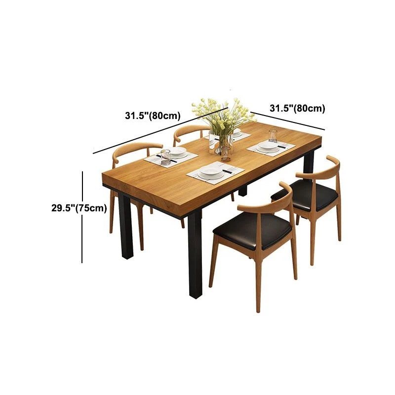 Tavolo da pranzo industriale con piano legno di pino con 4 gambe nero Clearhalo