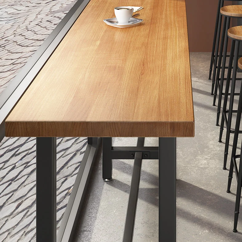 Tavolo da pranzo legno naturale con accento bistrot Tavolo da pub moderno rettangolare con poggiapiedi Clearhalo