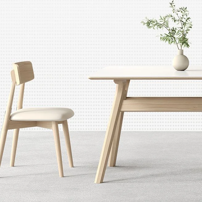 Tavolo da pranzo moderno con base legno di frassino e piano pietra sinterizzata con sedie Clearhalo