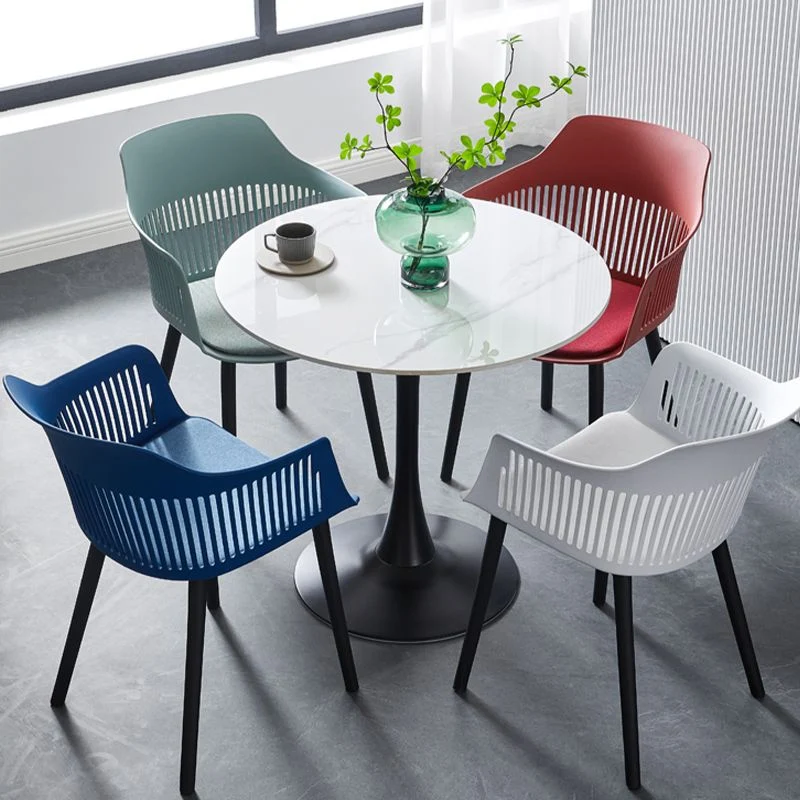 Tavolo da pranzo moderno con base metallo, tavolo da ristorante rotondo pietra Clearhalo