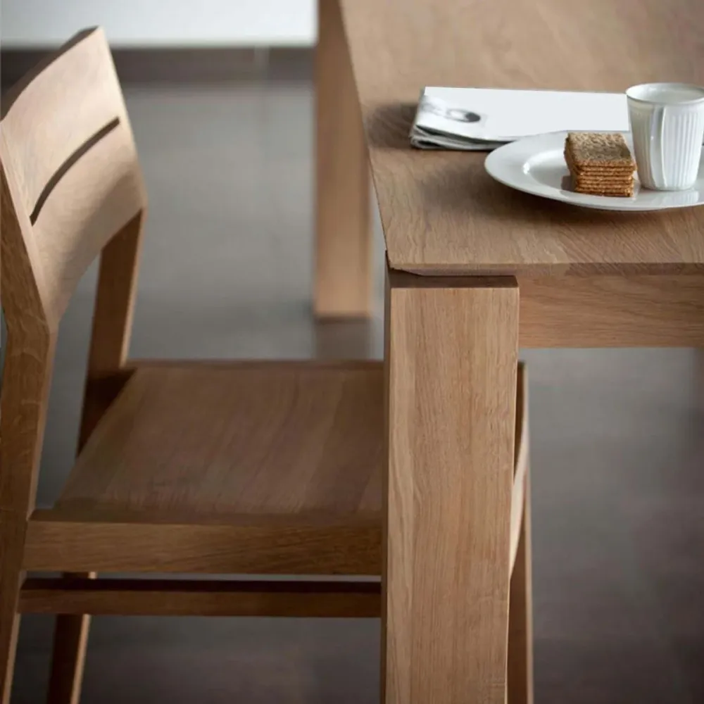 Tavolo da pranzo moderno con piedistallo 4 gambe Tavolo legno di pino per sala da pranzo Clearhalo