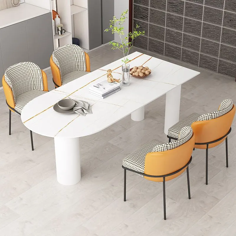 Tavolo da pranzo moderno pietra forma libera bianca con base treppiede finitura opaca Clearhalo