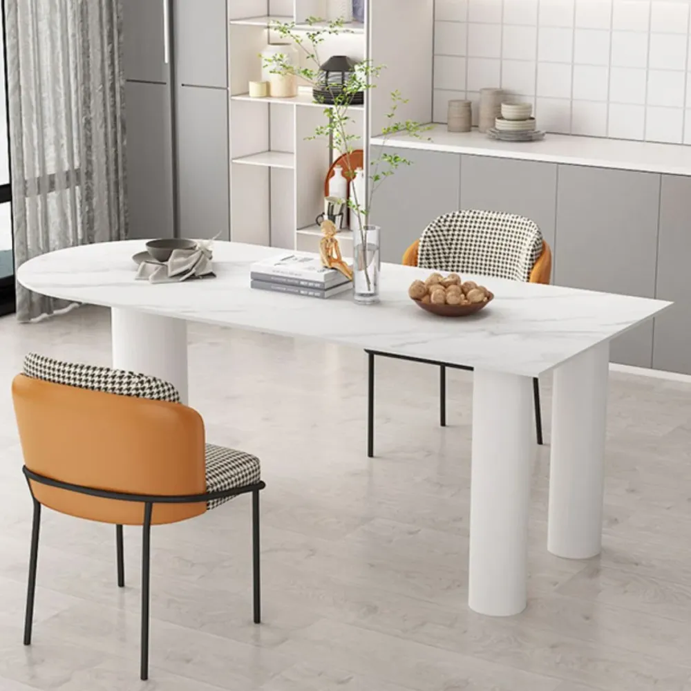 Tavolo da pranzo moderno pietra forma libera bianca con base treppiede finitura opaca Clearhalo