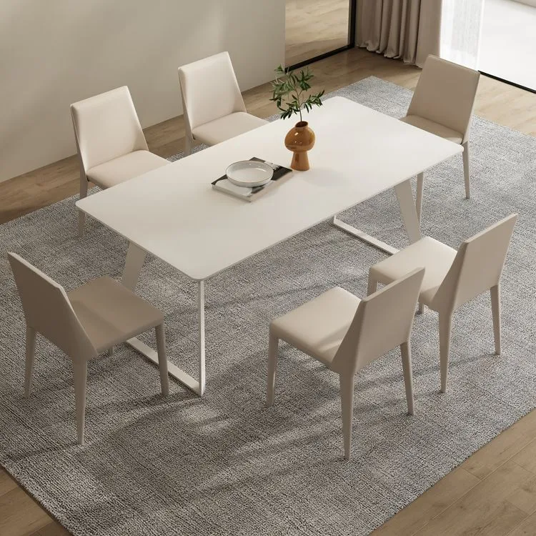 Tavolo da pranzo moderno rettangolare. Piano pietra bianca con base slitta metallo Clearhalo