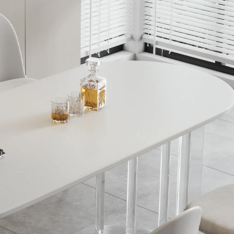 Tavolo da pranzo ovale con piano bianco Tavolo da pranzo pietra con base acrilico Clearhalo