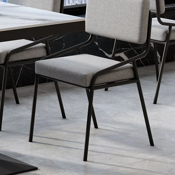 Tavolo da pranzo quadrato industriale metallo con piano pietra sinterizzata con piedistallo nero Clearhalo