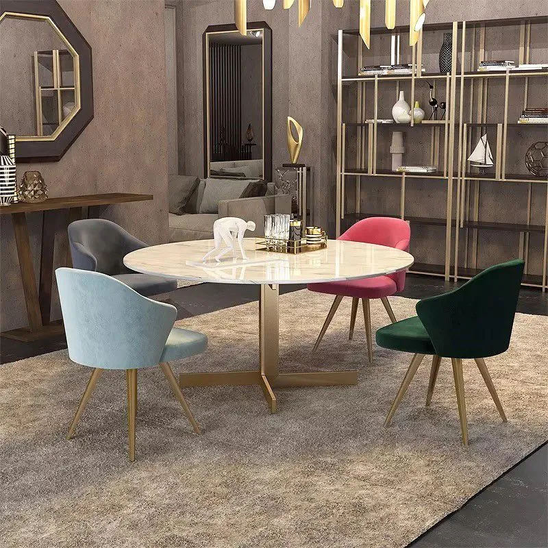 Tavolo da pranzo rotondo minimalista stile glam metallo e pietra per il soggiorno di casa Clearhalo
