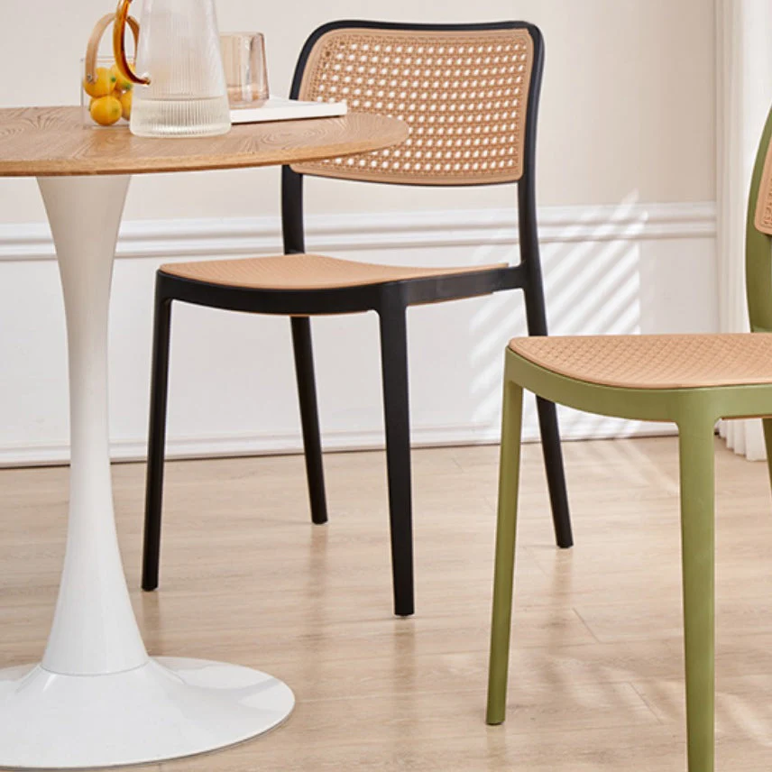 Tavolo da pranzo rotondo moderno con piano legno naturale con base tulipano Clearhalo