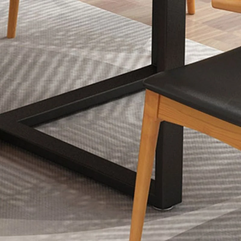 Tavolo da pranzo rotondo moderno per la casa Tavolo legno massello marrone con base metallo Clearhalo