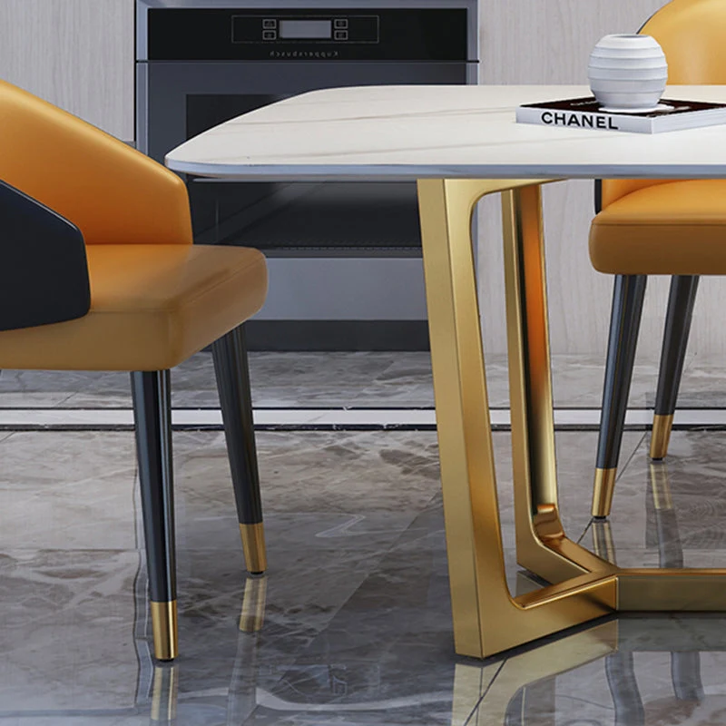Tavolo rettangolare di lusso con piano pietra sinterizzata e base cavalletto oro Clearhalo