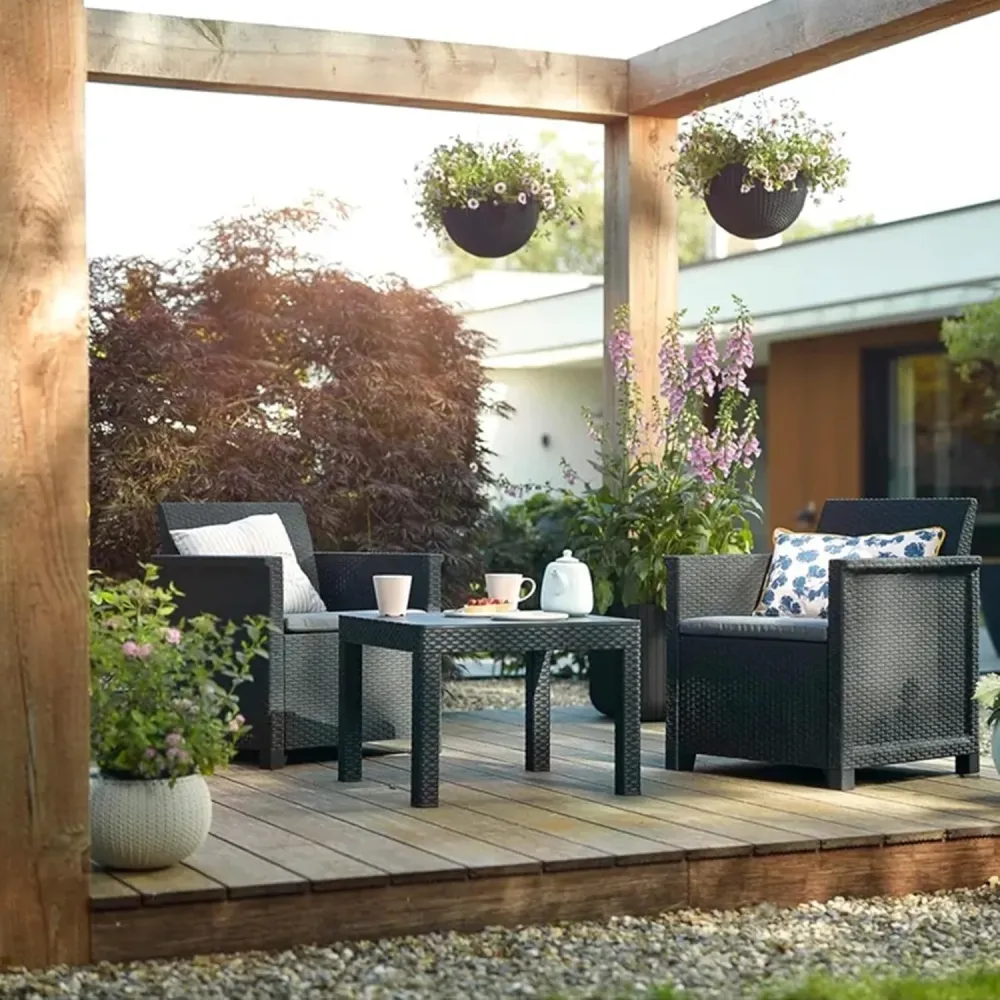 Salottino Da Esterno Emma Balcony Set 3 Pezzi Resina Effetto Rattan Colore Graphite Con 2 Poltrone E Tavolino Keter