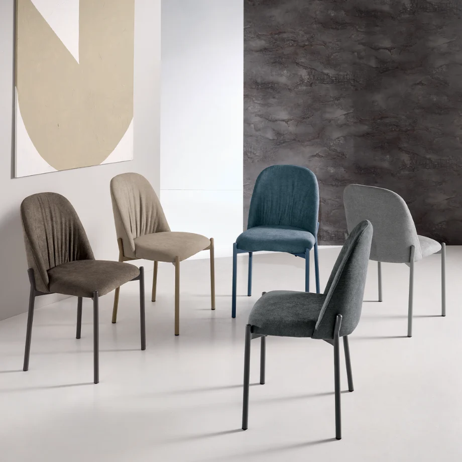 Set 4 sedie "Nova" imbottite tessuto con struttura metallo cm 47x56 86h Capodarte