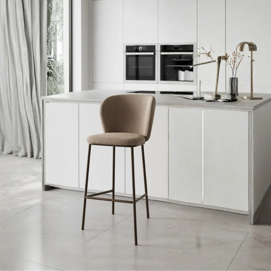 Set sgabelli fissi "Riva" dal design morbido e accogliente tessuto cm 58x52 95h Capodarte