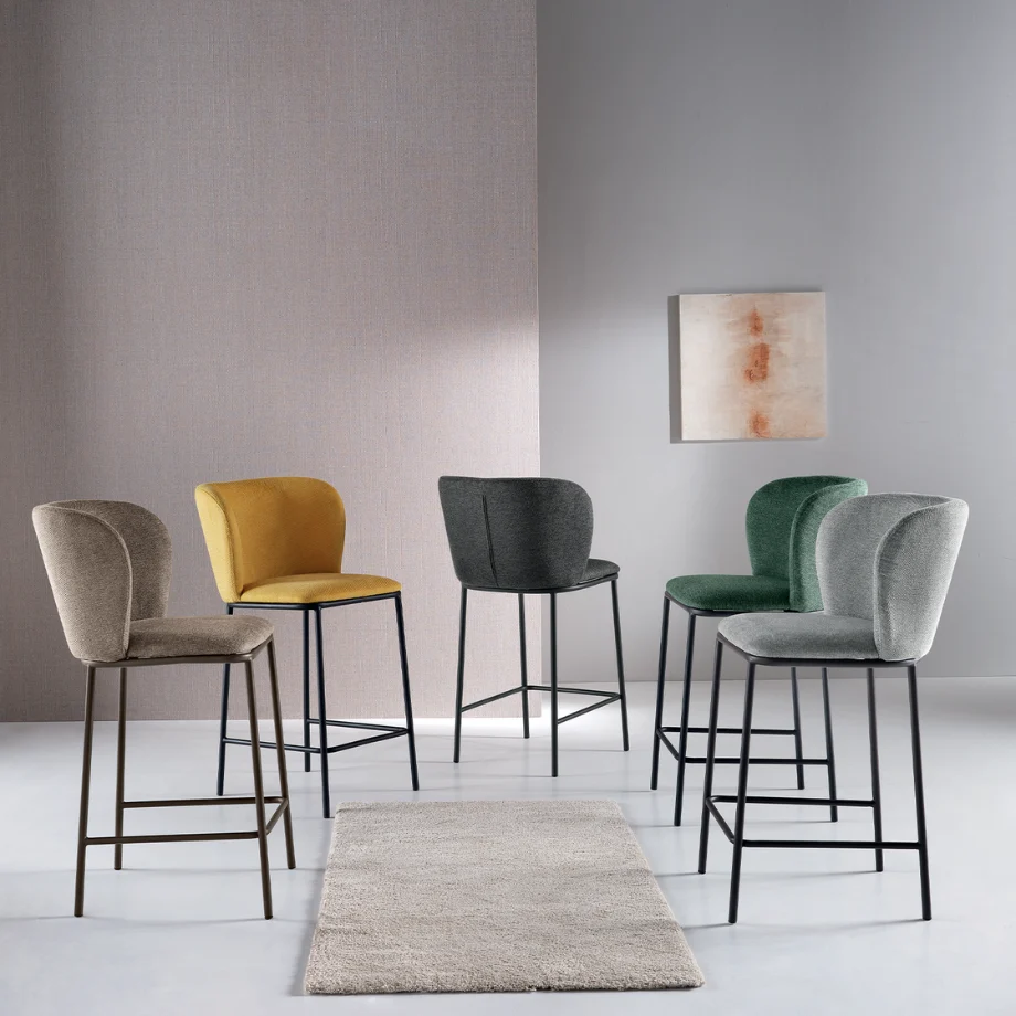 Set sgabelli fissi "Riva" dal design morbido e accogliente tessuto cm 58x52 95h Capodarte