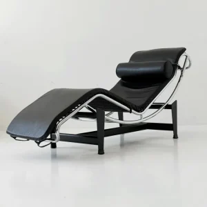 Chaise longue pelle nera e metallo cromato – stile modernista
