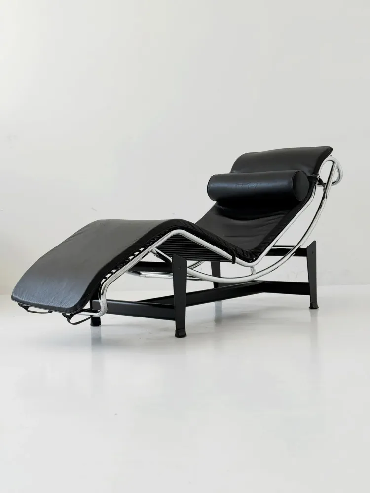 Chaise longue pelle nera e metallo cromato – stile modernista