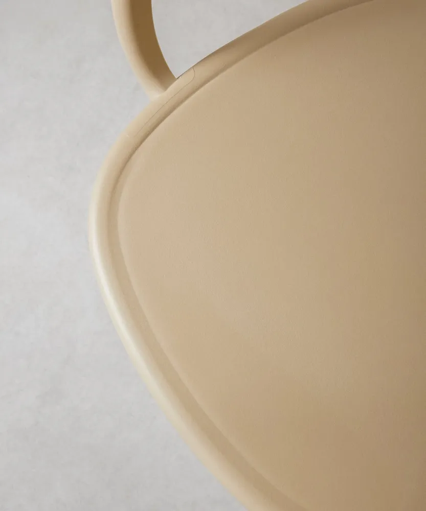 Chaise en Polypropylène avec Accoudoirs Cala