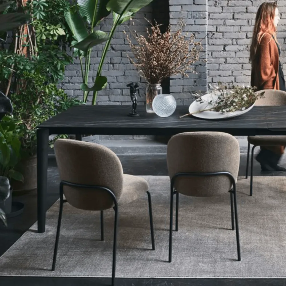 Sedie moderne da soggiorno "Cozy Mid" metallo con seduta imbottita cm 46,5x57,5 82,5h Connubia