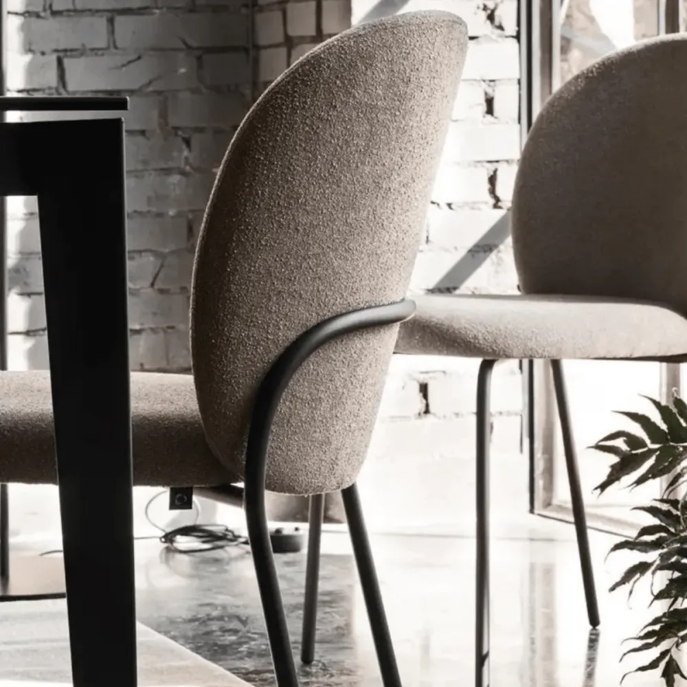 Sedie moderne da soggiorno "Cozy Mid" metallo con seduta imbottita cm 46,5x57,5 82,5h Connubia