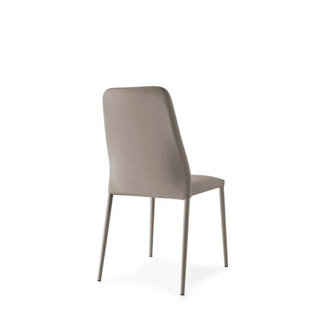 Set di sedie moderne da soggiorno "Club" con seduta e schienale imbottiti cm 47x57 91h Connubia
