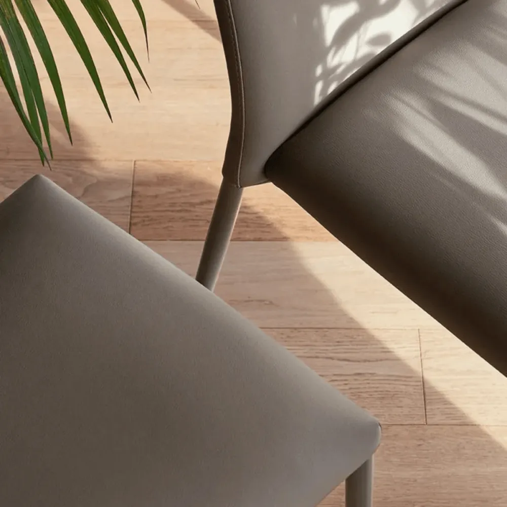 Set di sedie moderne da soggiorno "Club" con seduta e schienale imbottiti cm 47x57 91h Connubia