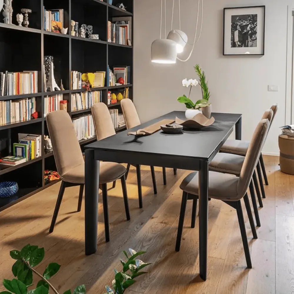 Set di sedie moderne da soggiorno "Riley" con tessuto imbottito cm 46x60,5 94h Connubia