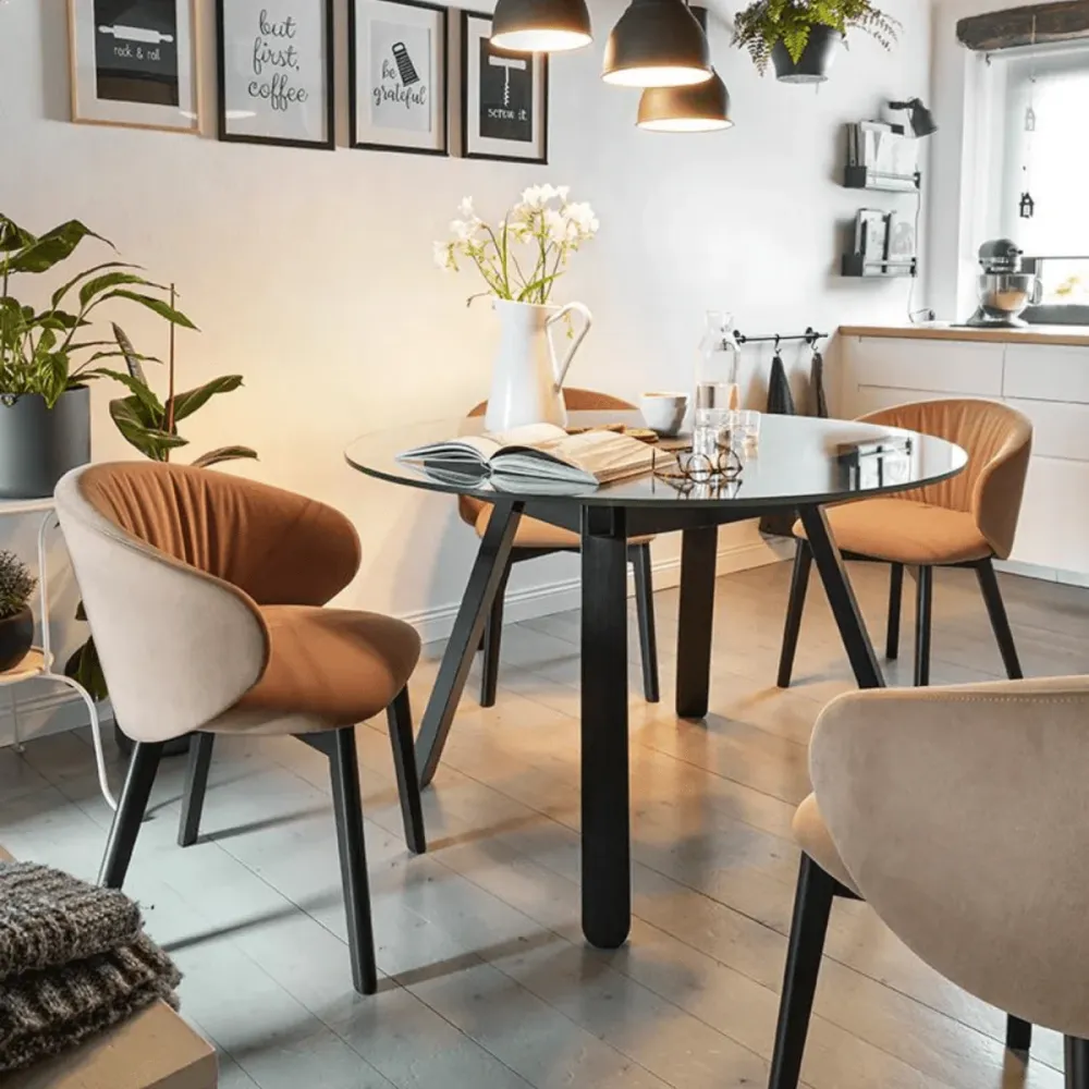 Set di sedie moderne da soggiorno "Tuka Soft" con gambe legno Connubia