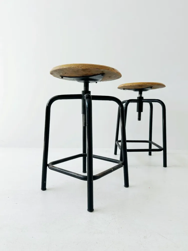 Coppia sgabellini industriali