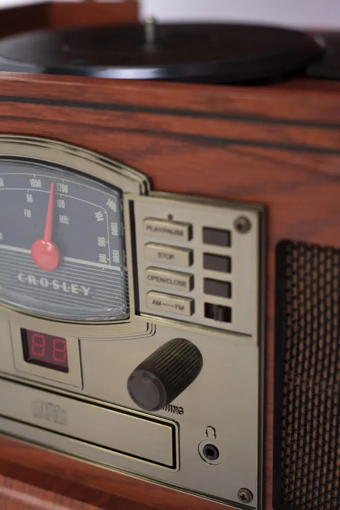 Lancaster Entertainment Center - CR42D-PA | Paprika Crosley Radio Europe