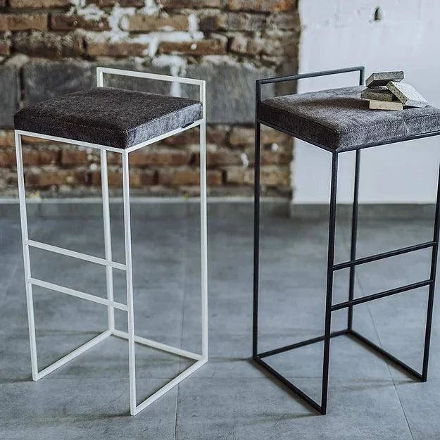 Sgabello da bar DISI bianco o nero CUSTOM FORM