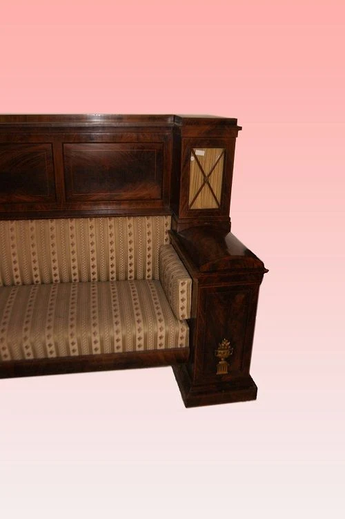 Divano Biedermeier piuma di mogano con vetrine