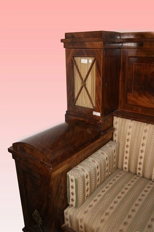 Divano Biedermeier piuma di mogano con vetrine
