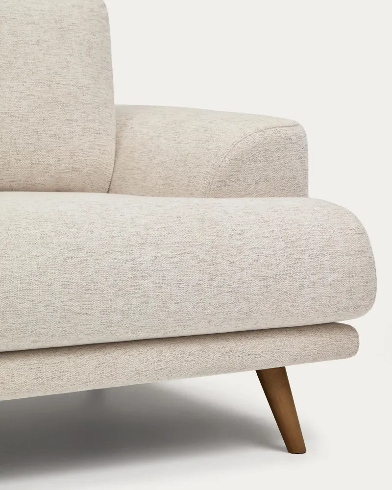 Divano Karin 3 posti beige con gambe legno massello di faggio finitura noce 231 cm