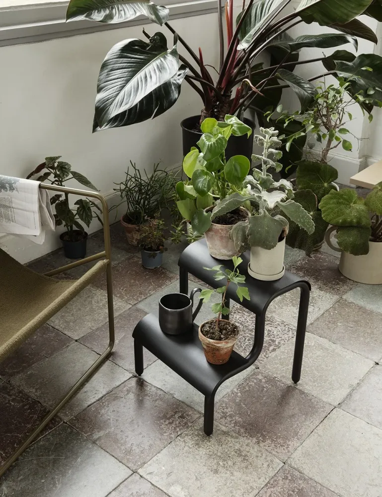sgabello con gradino alto Ferm Living