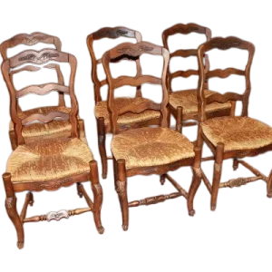 Gruppo di 10 sedie francesi stile Provenzali legno di noce riccamente intagliati