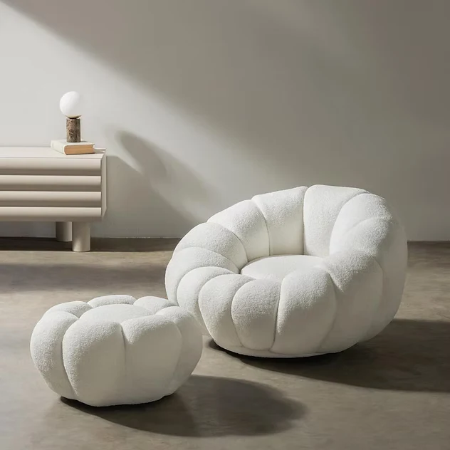 Poltrona LOEL bianca con base girevole, bouclé, forme arrotondate NOVA NOOK