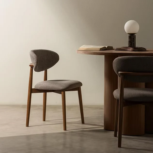 Sedia imbottita MIA, grigio scuro/noce NOVA NOOK