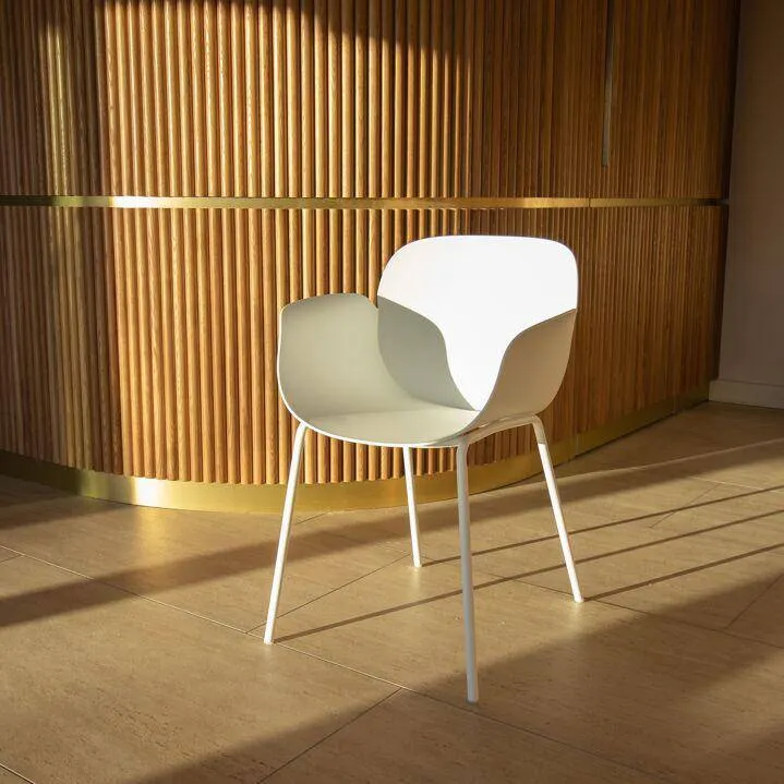 SET 4 POLTRONE DA TAVOLO POLIPROLYLENE BIANCO/NERO CON GAMBE METALLO BIANCO 55X48X81.CALISTA 5 CM Now's Home
