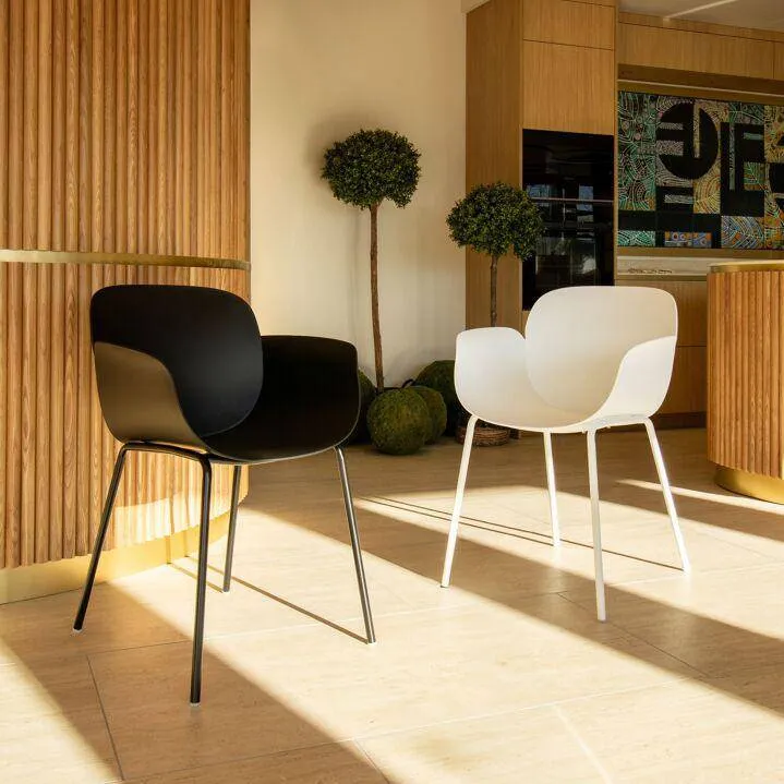 SET 4 POLTRONE DA TAVOLO POLIPROLYLENE BIANCO/NERO CON GAMBE METALLO BIANCO 55X48X81.CALISTA 5 CM Now's Home