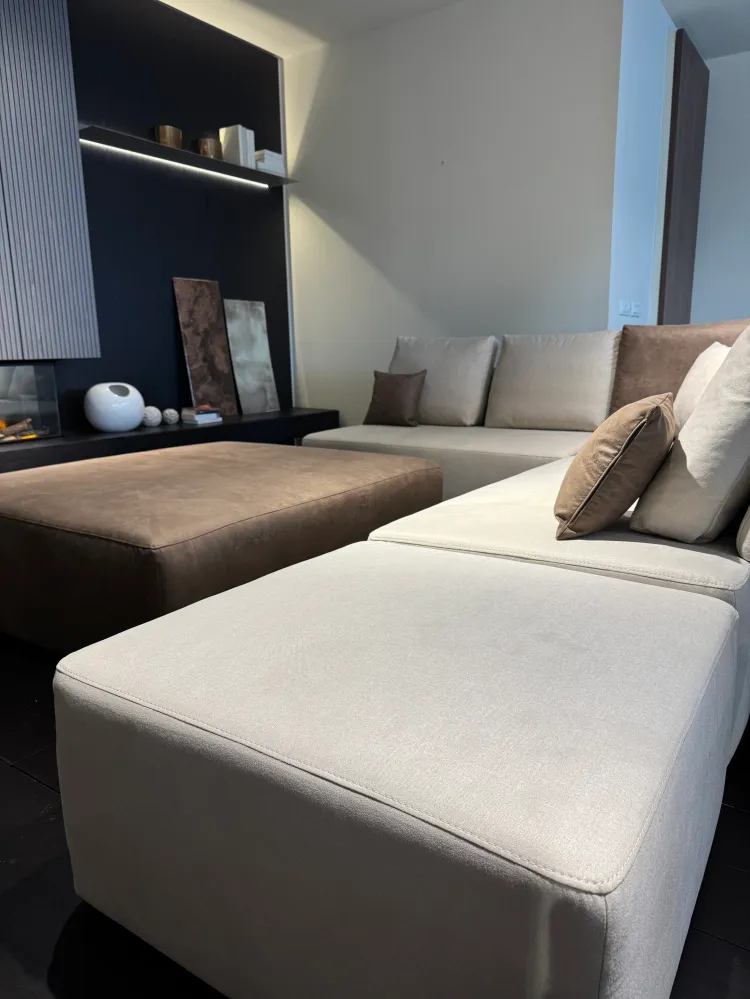 1. Pagamento Outlet- Divano ad angolo modulare Amy con funzione letto - Individuell Showroom Milano