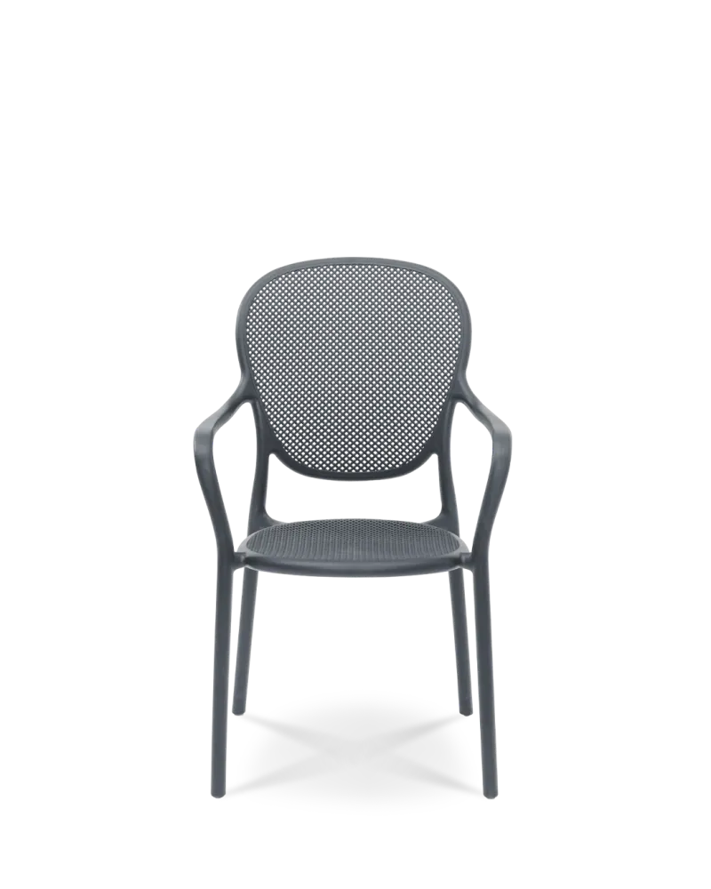 Pales sedia di plastica rotolando pietra grigio
