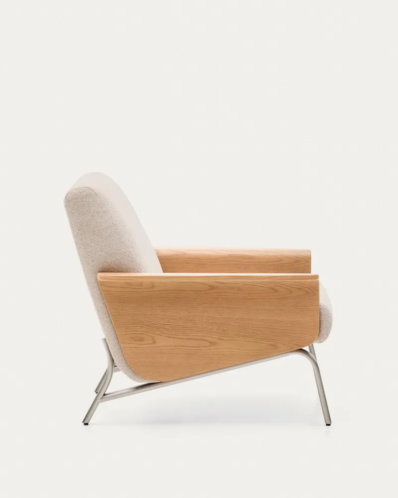 Poltrona Amsen beige realizzata multistrato di rovere con gambe acciaio inossidabile spazzolato