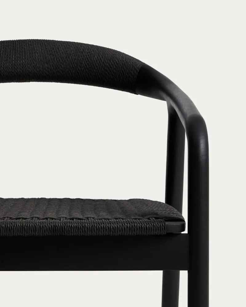 Poltrona Derile realizzata legno massello di rovere con finitura nera e corda di carta nera FSC 100%