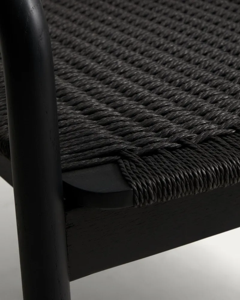 Poltrona Derile realizzata legno massello di rovere con finitura nera e corda di carta nera FSC 100%