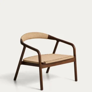 Poltrona Derile realizzata legno massello di rovere con finitura noce e corda di carta beige 100% FSC